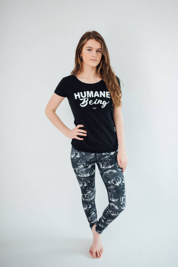 Vegan legging with all over printed fabric of wild animals