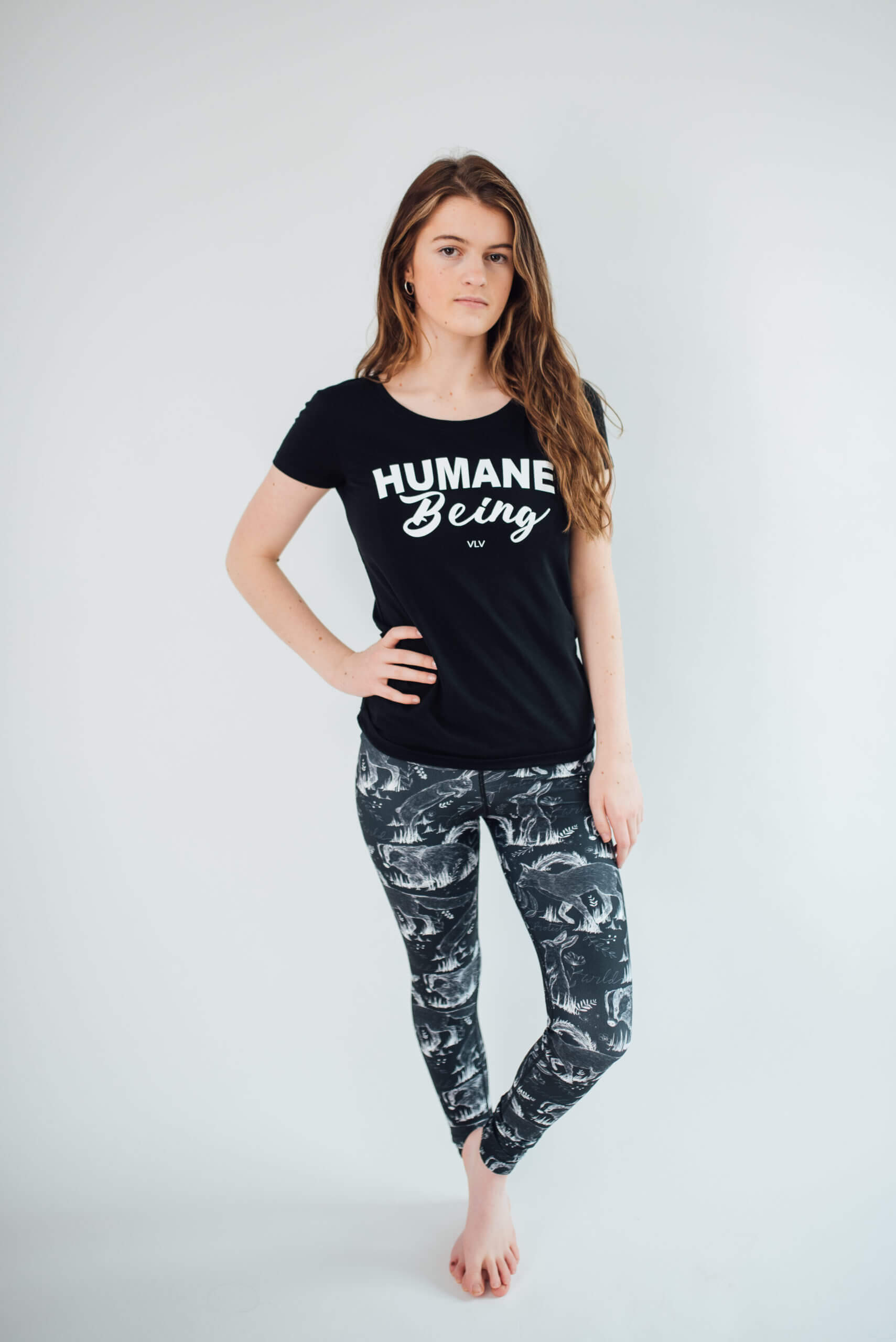 Vegan legging with all over printed fabric of wild animals